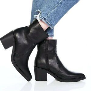 Aquatalia Cia Leather Bootie in Black Size 9.5
